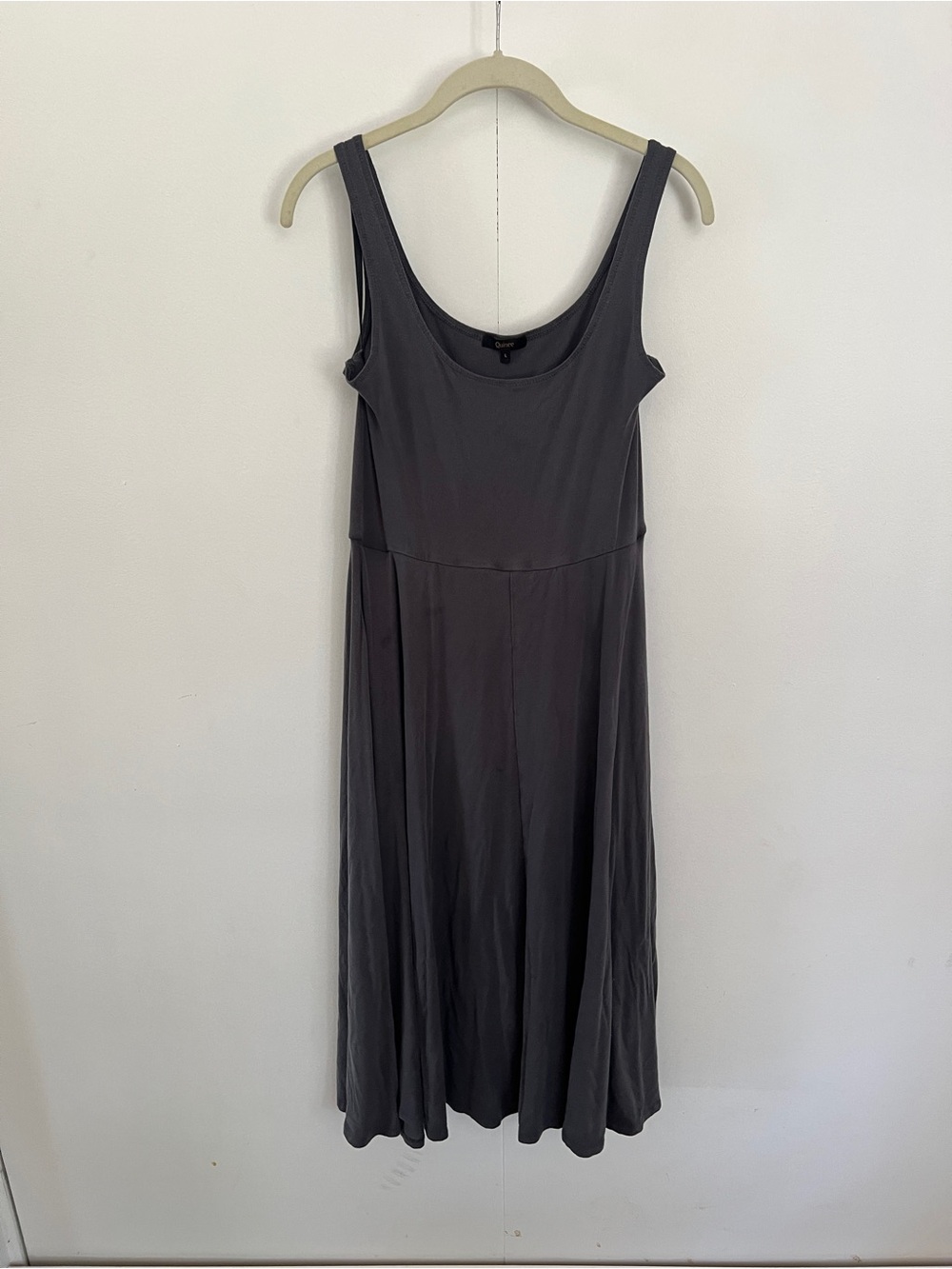 Quince Sleeveless Scoop Midi Dress in Charcoal Gray